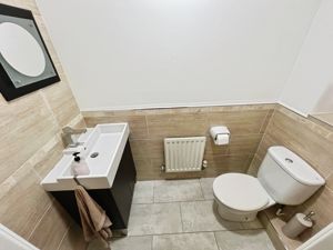 Guest w.c- click for photo gallery